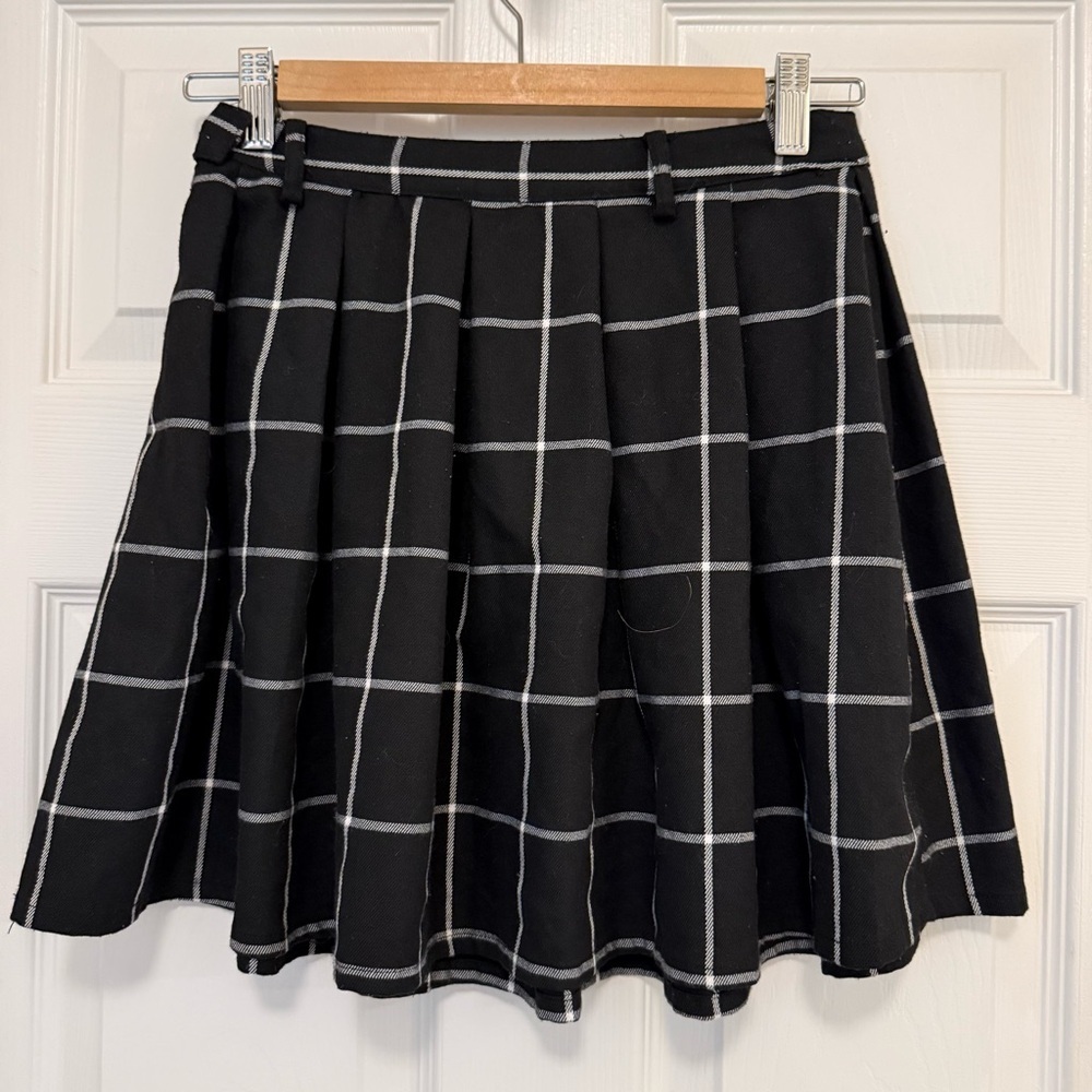 Like New Hot Topic Windowpane Plaid Pleated Mini Skirt - Picture 2 of 4